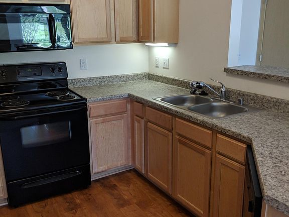 3rd image of 7100 Belle Fontaine Blvd APT 104