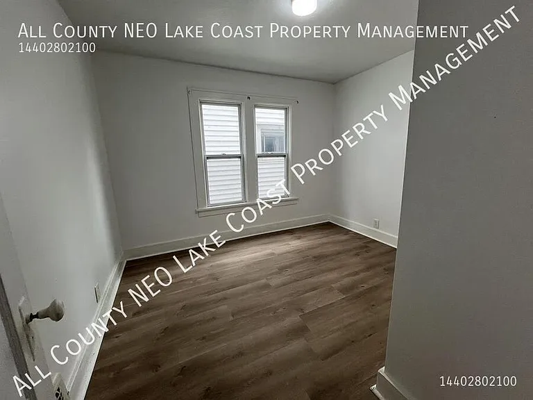 1127 W Erie Ave #1 — Photo 5