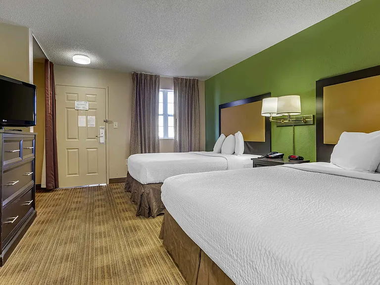 Studio Suite - 2 Full Beds