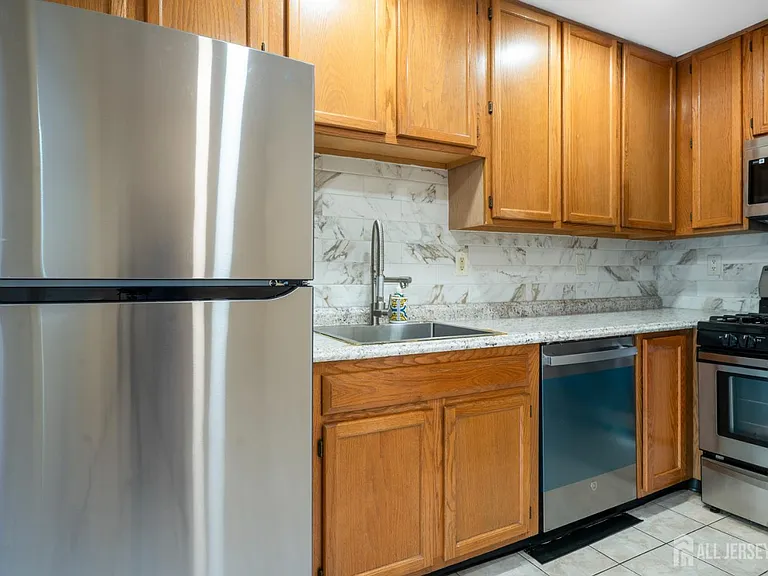 4410 Birchwood Ct — Photo 8