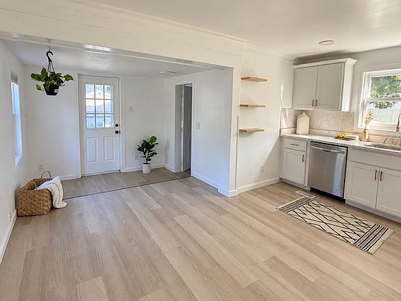 4th image of 10 Beacon St