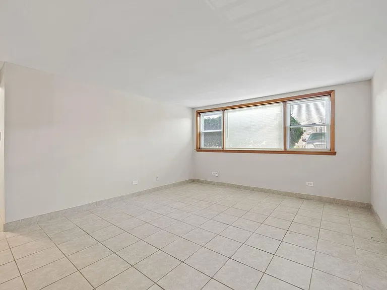 8440 W 95th St #3 — Photo 2