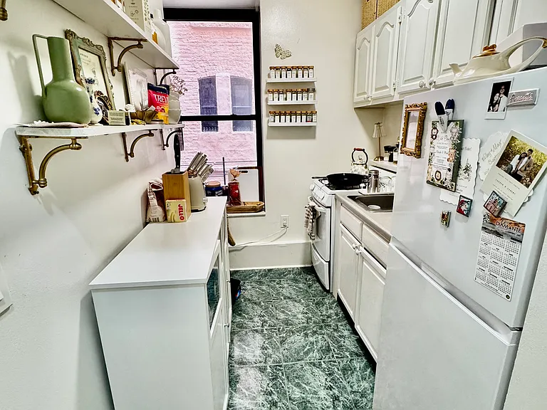 435 E 75th St #5 — Photo 21