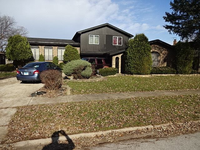 1st image of 1010 E 193rd Pl