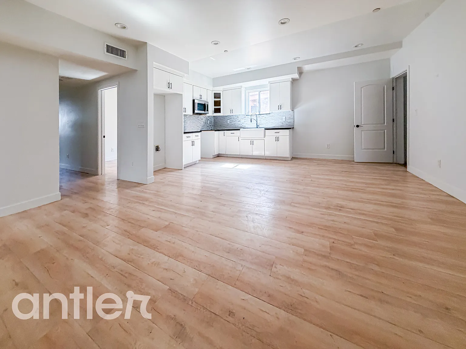 6 bed, $4,950 — Photo 1