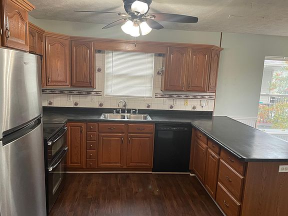 5th image of 328 Village Dr