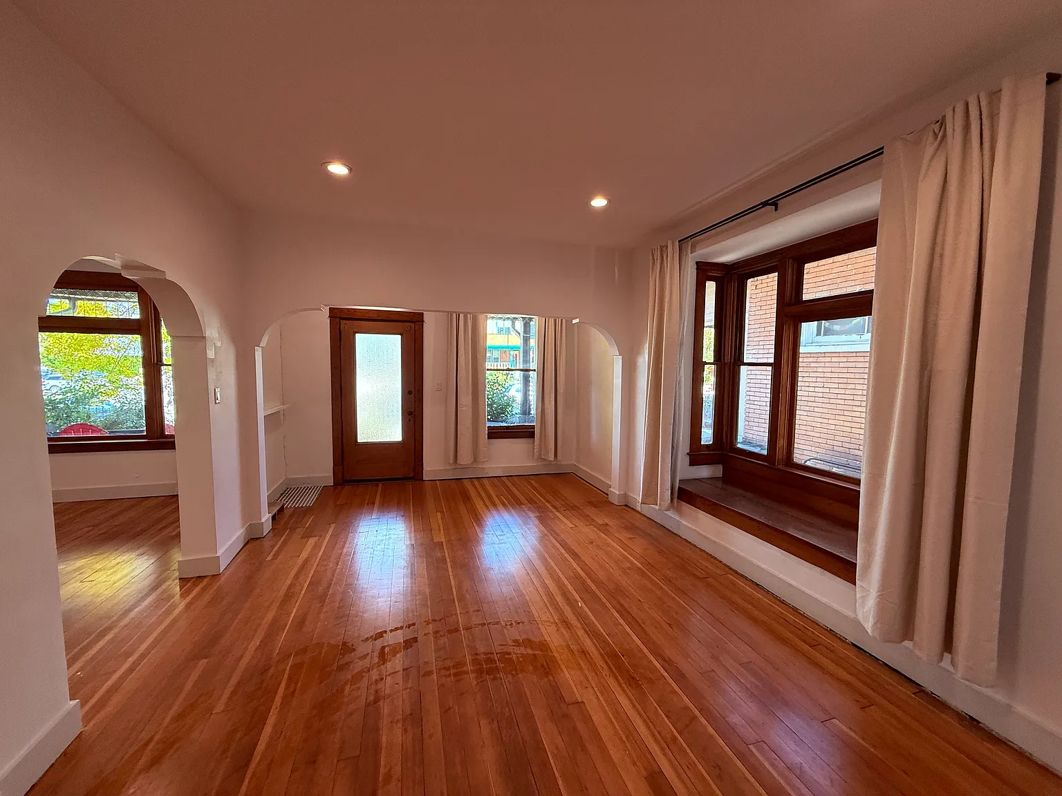2 bed, 1216 sqft, $1,995 — Photo 4