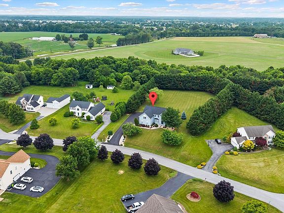 5th image of 203 Deerfield Dr