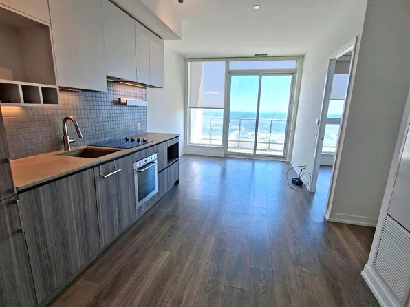 5 Buttermill Ave, Vaughan, ON