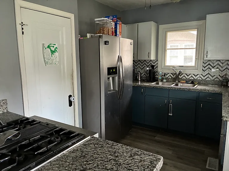872 20th Ave SE — Photo 3