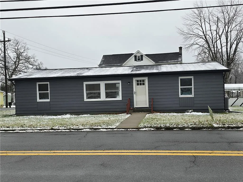 3 bed, 1.5 bath, 1152 sqft, $1,945 — Photo 1