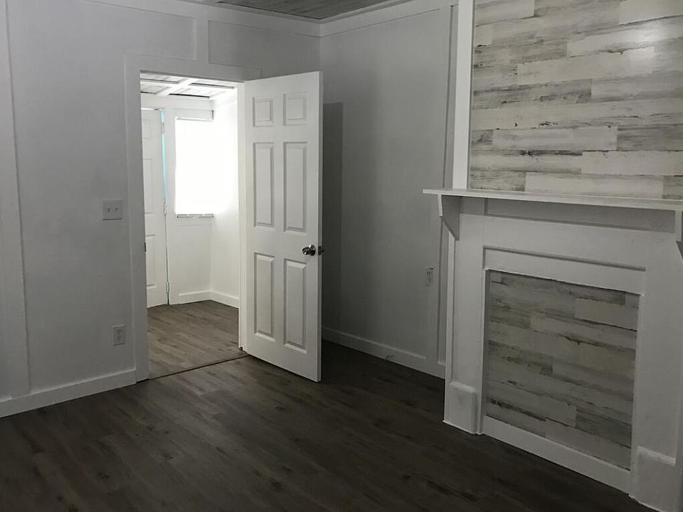 2nd image of 121 W 6th St #121
