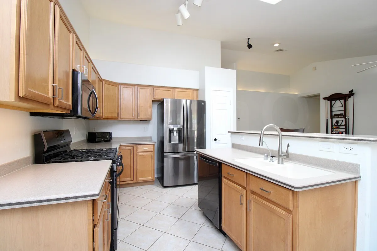 4 bed, 2.0 bath, 2261 sqft, $2,749 — Photo 4