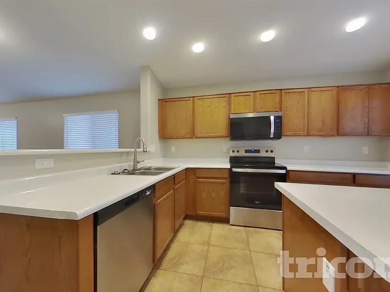 3624 S 71st Dr — Photo 5