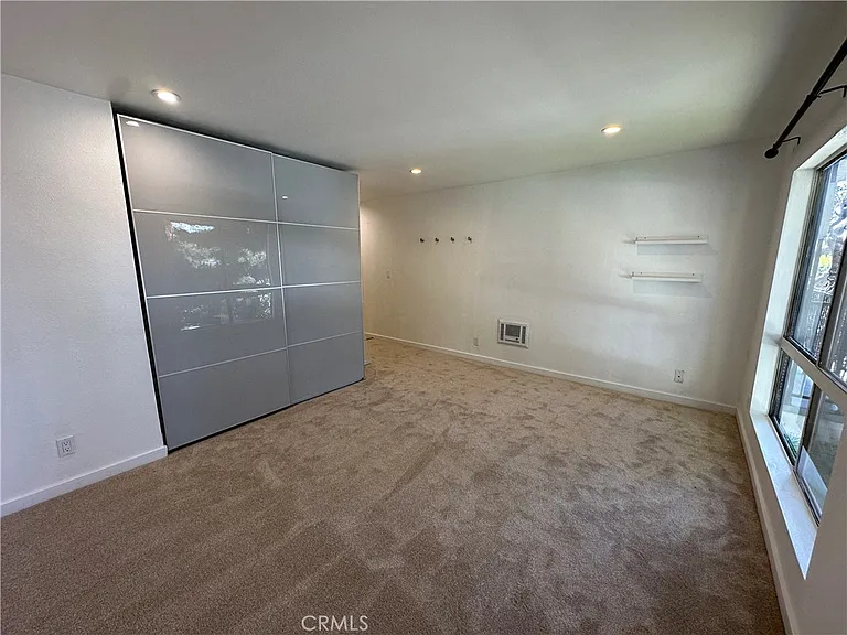 1222 N Olive Dr — Photo 7