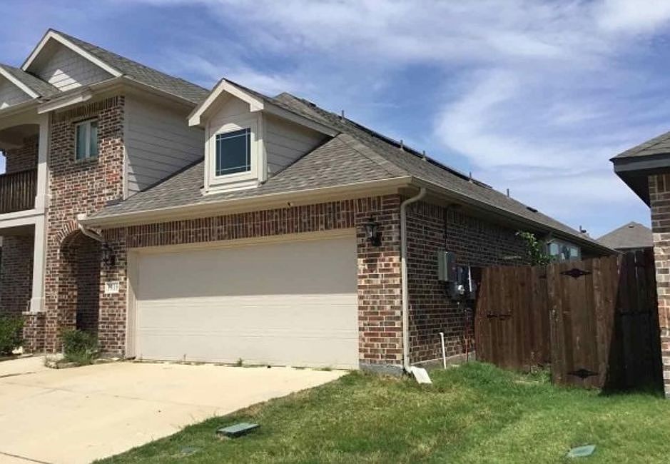 2nd image of 3918 Holly Springs Ln