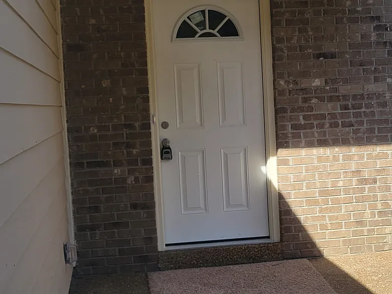 7900 Hunters Xing — Photo 2