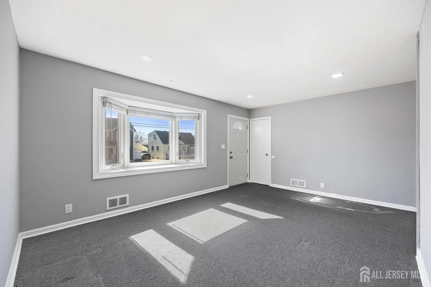 5 bed, 3.0 bath, 1584 sqft, $3,600 — Photo 3