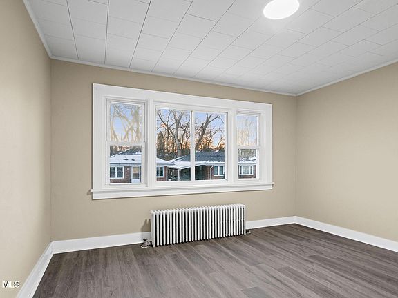 3rd image of 683 Park Avenue