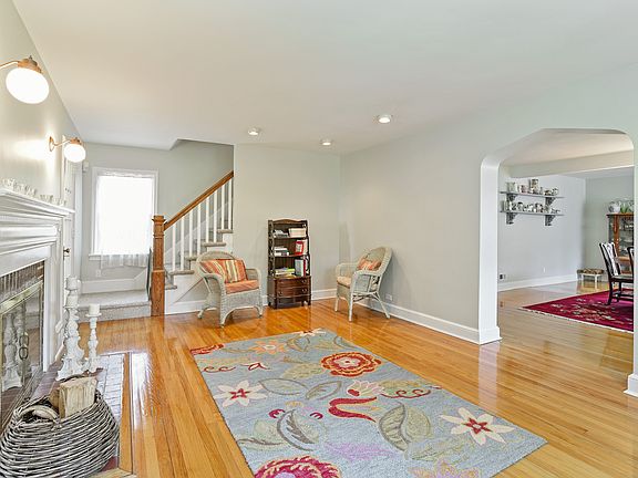 3rd image of 35 Gordon Pl