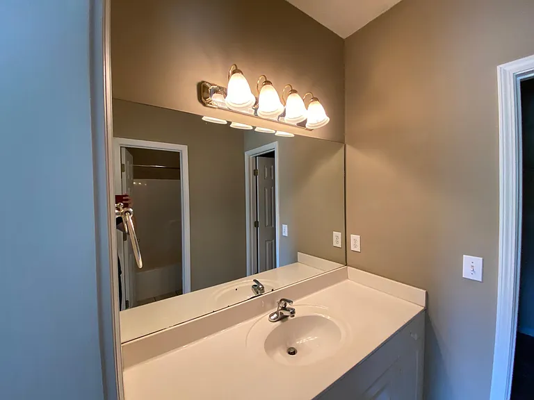 1070 Lee Road 20 — Photo 8