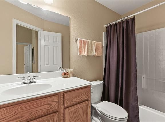 4th image of 1419 Kittyhawk Dr