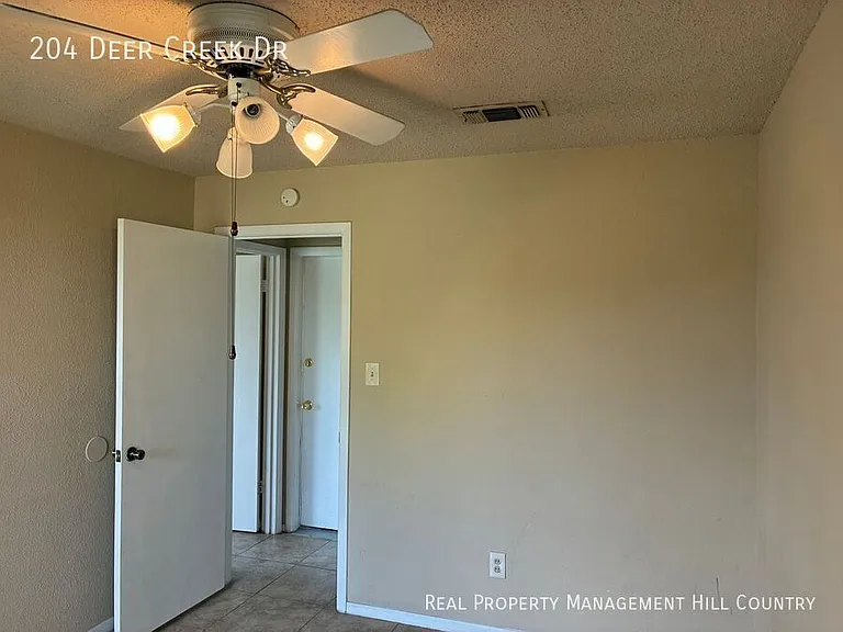 204 Deer Creek Dr — Photo 4