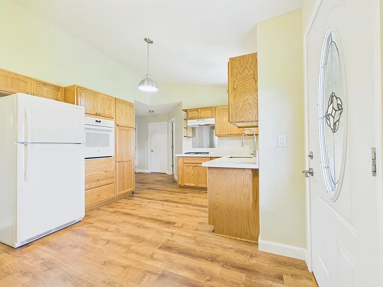 245 Johnson St — Photo 6