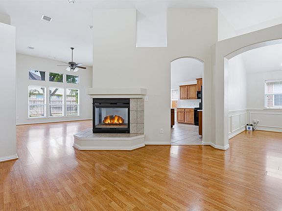 4th image of 6109 Gillispie Dr
