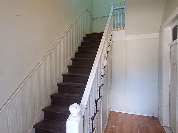 5th image of 712 Marshall St #B