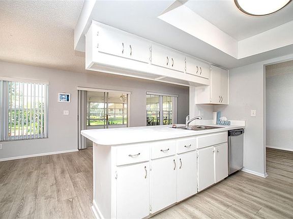 5th image of 1647 BENTLEY COURT
