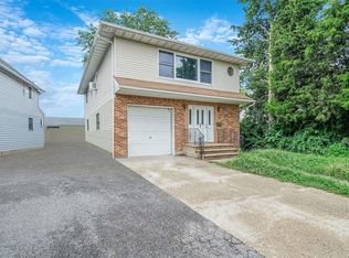 147 Courthouse Rd, Franklin Square, NY 11010