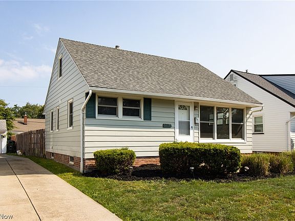 3rd image of 24791 Drakefield Ave