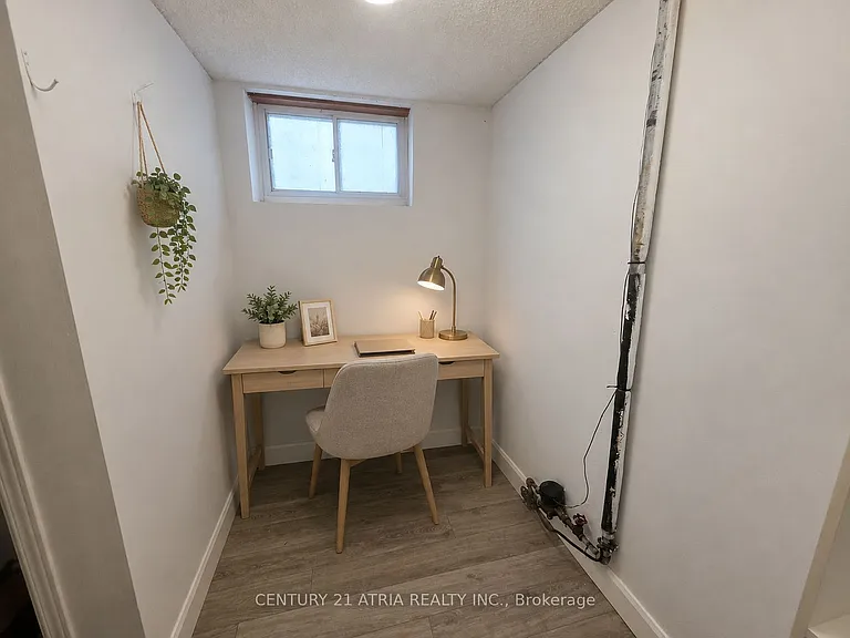 21 Meadowview Ave #LOWER — Photo 12