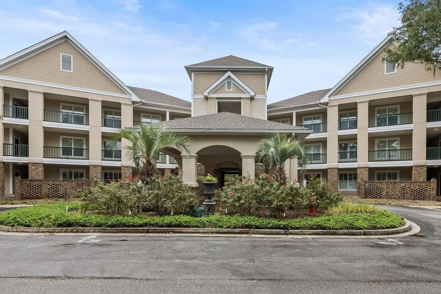3 bed, 3.0 bath, 1598 sqft, $5,500 — Photo 1