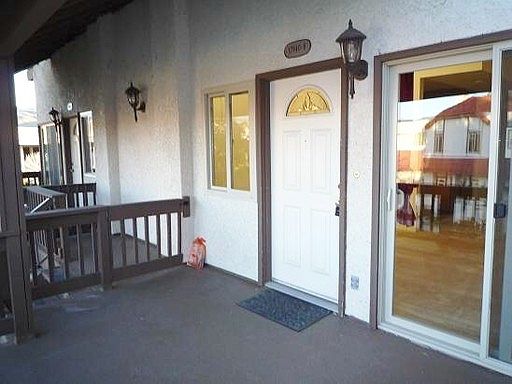 5th image of 17940 River Cir APT 8