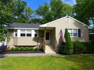 2 Roland Ct, Nanuet, NY 10954
