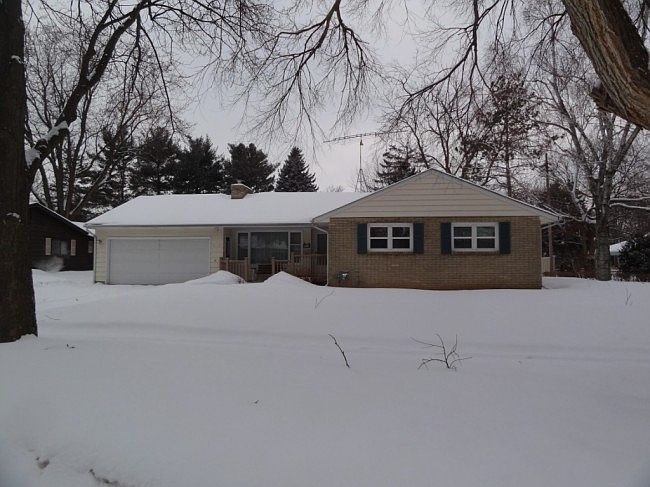 1st image of 1833 N Hawthorne Park Dr