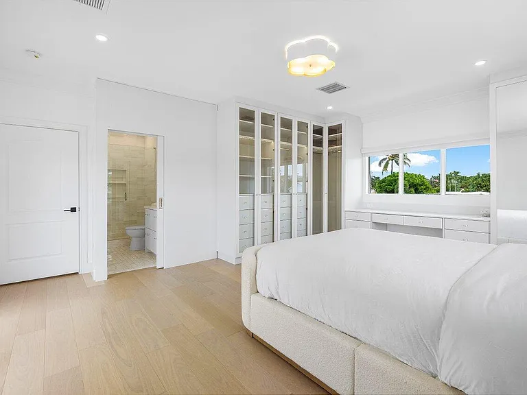 1366 SW 4th Ct — Photo 29