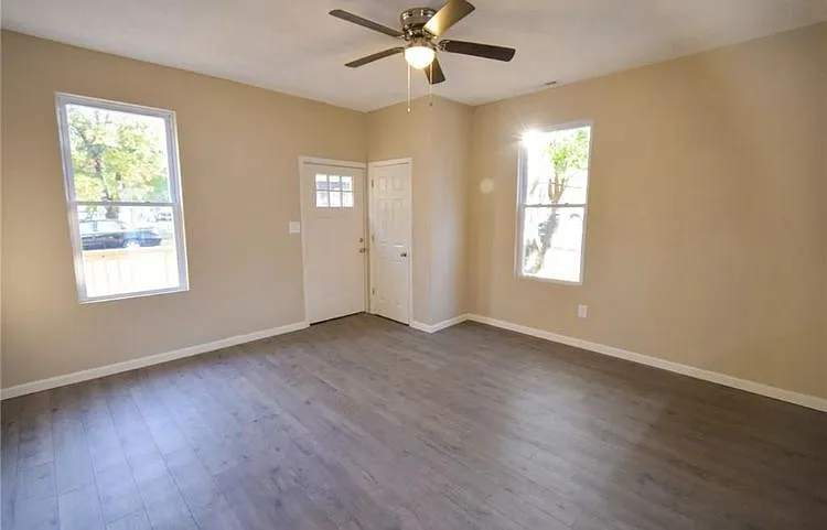 2 bed, 1.0 bath, 1340 sqft, $1,395 — Photo 2