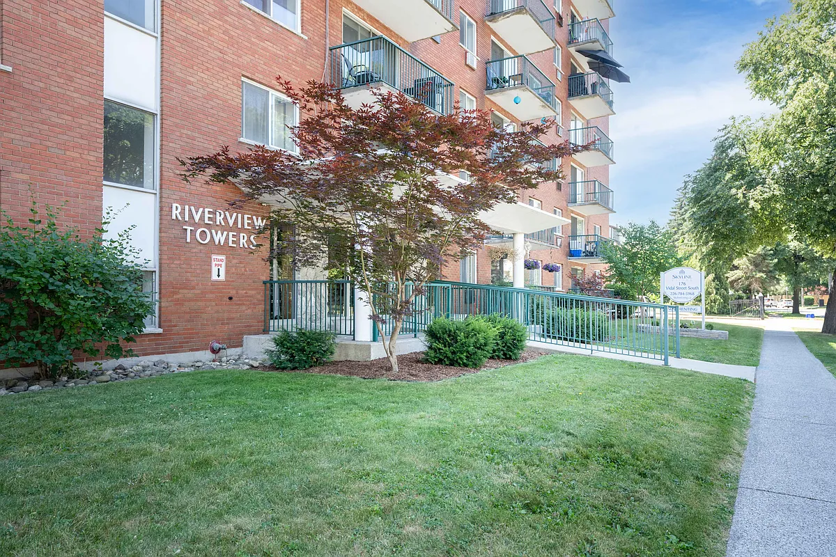 Building Photo - 176 Vidal St S