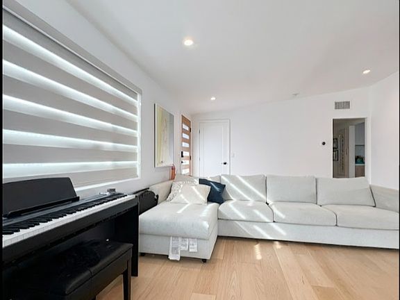 5th image of 3571 Helms Ave