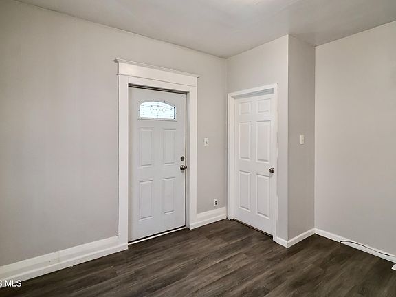 4th image of 824 Clay Ave