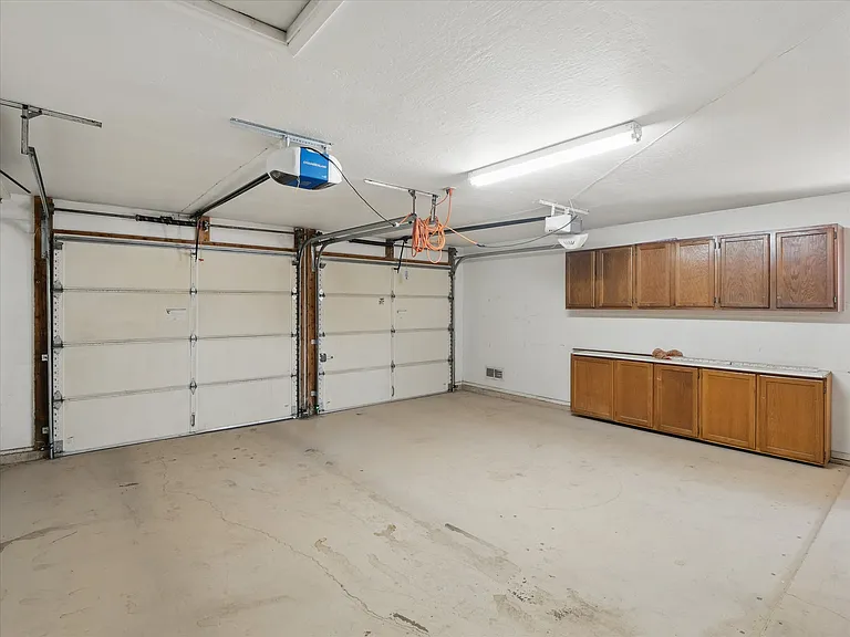 1306 W 12th St — Photo 30