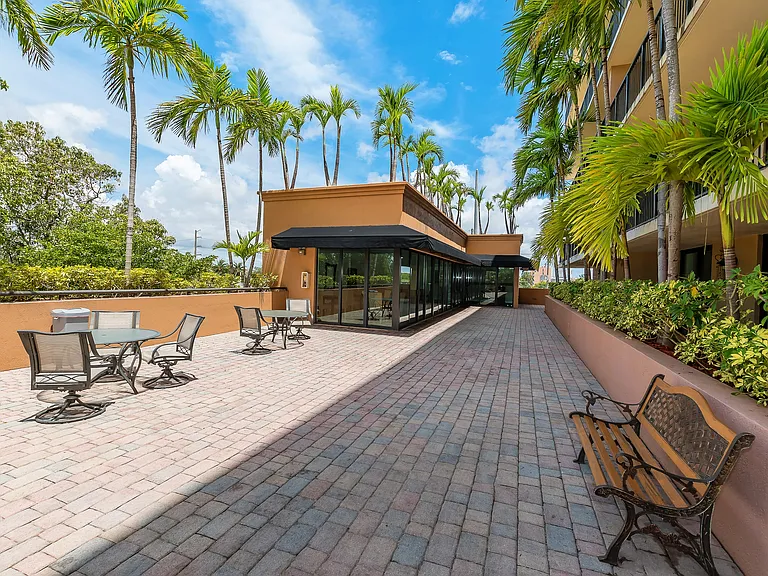 1690 SW 27th Ave #Ph 08 — Photo 5