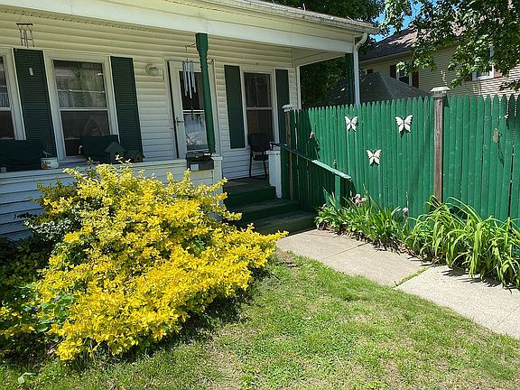 Side porch 