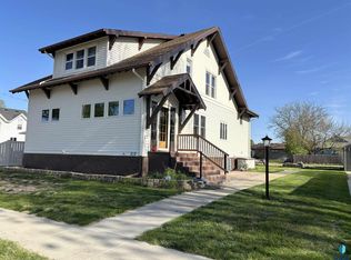212 W 2nd Ave, Lennox, SD 57039