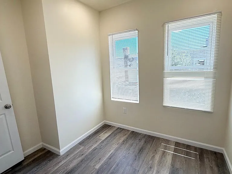 240 W Ontario St #2 — Photo 13
