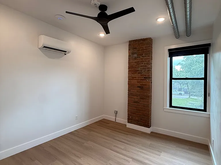 510 W Liberty St #12 — Photo 7
