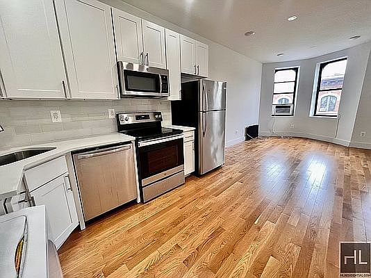 3rd image of 440 15th St #4L
